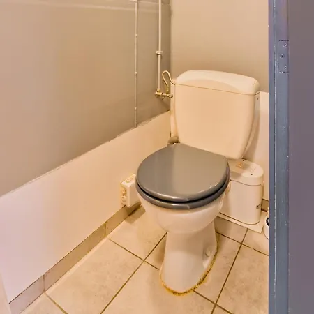 Semesterbostad Sophisticated In Near Forest