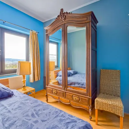 Semesterbostad Sophisticated In Near Forest